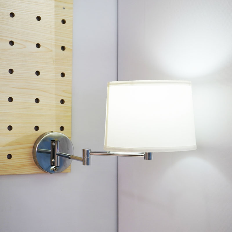 Die alte Handwerkskunst beleuchtet die trendige Nacht, und schmiedeeiserne Wandlampe 